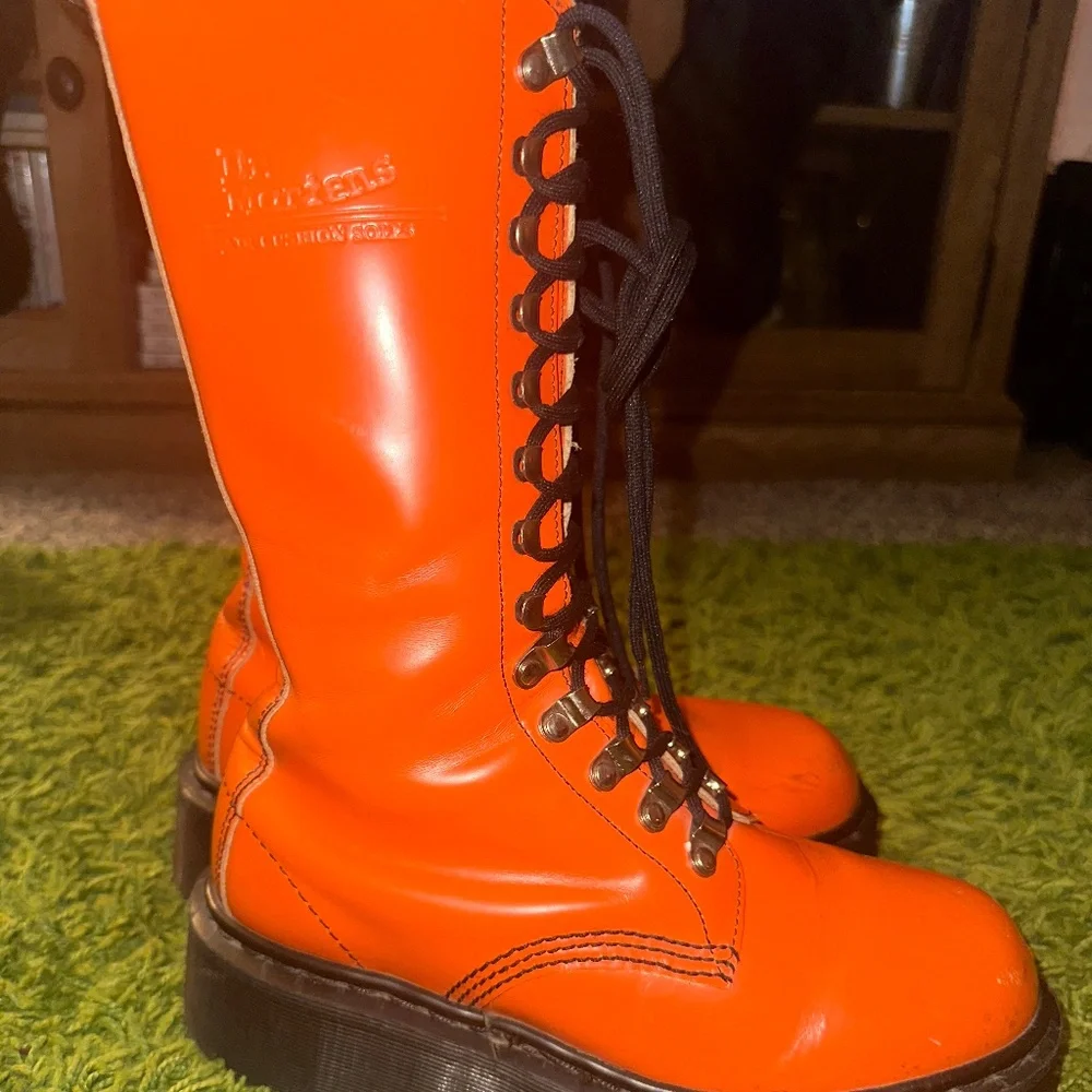 Vintage Dr Martens 8544 Leather Boots Orange US Size 7 90s Made in England Y2K Vintage Dr. Martens Orange Combat Boots Men main image 4